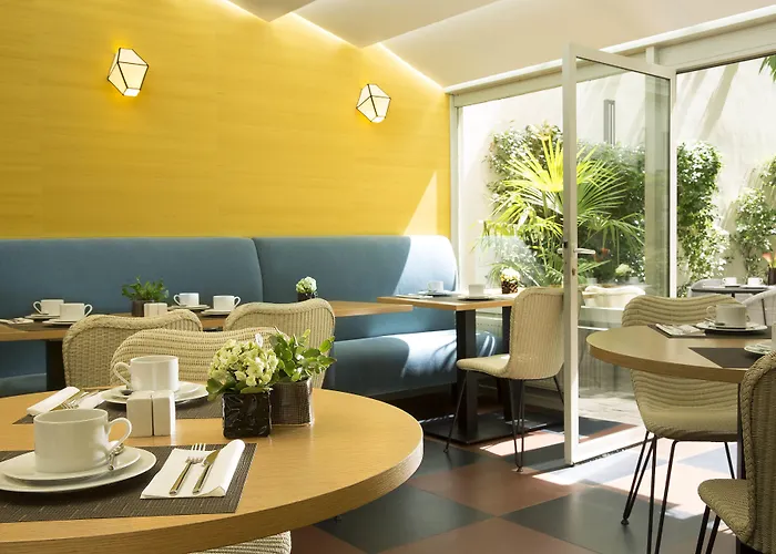 Hotel A La Villa Des Artistes Parijs